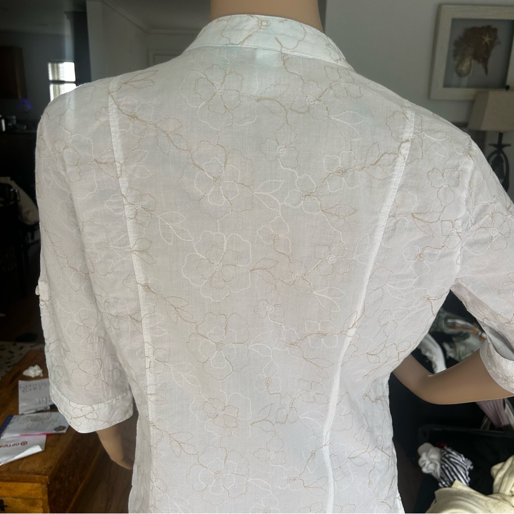 Old Navy Perfect Fit White Embroidered Button Down Blouse Top M 3/4 Sleeve - Picture 8 of 12